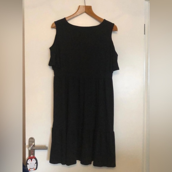 Dresses & Skirts - Cold Shoulder Dress